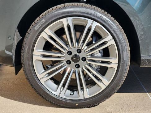 New 2026 Land Rover Range Rover SE image 7