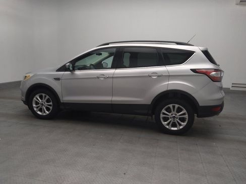 Used 2018 Ford Escape SE image 3