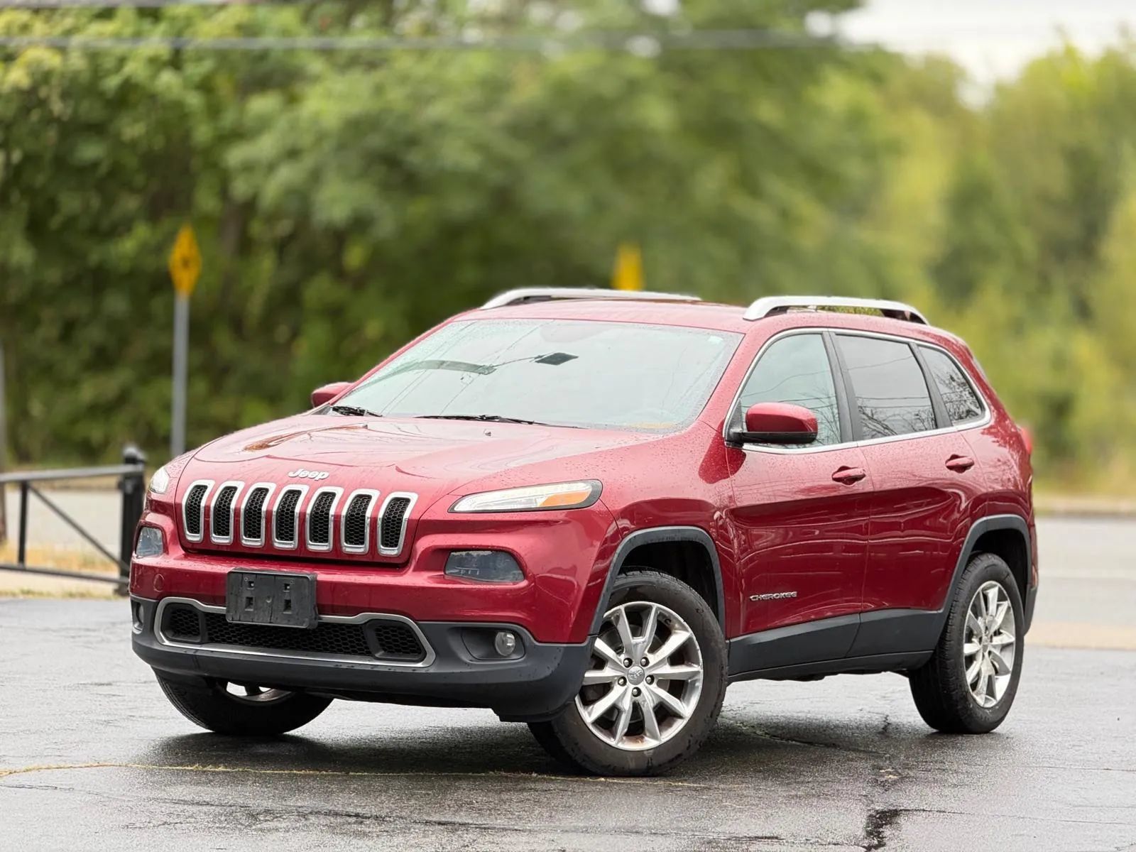 Used 2014 Jeep Cherokee Limited w/ Luxury Group AWD/4WD image 31