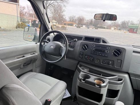 Used 2010 Ford E-150 and Econoline 150 Wagon image 18