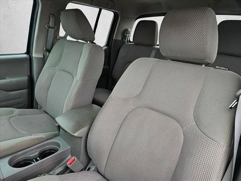 Used 2016 Nissan Frontier SV AWD/4WD image 11