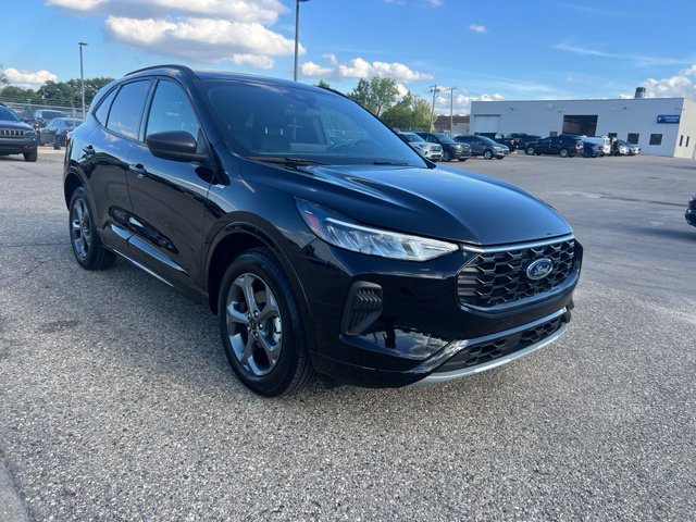 Certified 2024 Ford Escape ST-Line w/ Tech Pack #1 AWD/4WD image 3