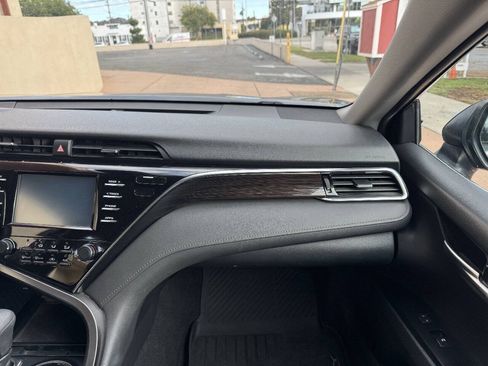 Used 2018 Toyota Camry LE FWD image 21