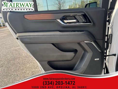 Used 2025 GMC Yukon Denali AWD/4WD image 30