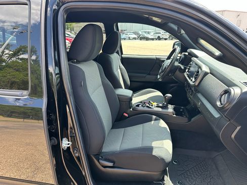 Used 2022 Toyota Tacoma TRD Off-Road image 21