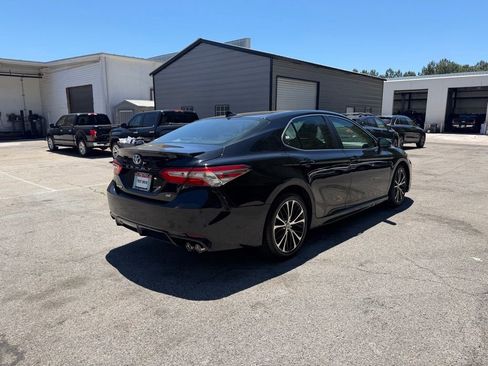 Used 2019 Toyota Camry SE FWD image 7