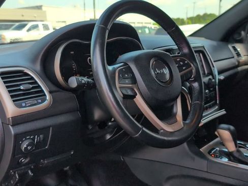 Used 2016 Jeep Grand Cherokee Laredo w/ Quick Order Package 23E AWD/4WD image 12
