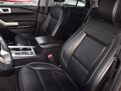 Used 2023 Ford Explorer XLT w/ Equipment Group 202A image 32