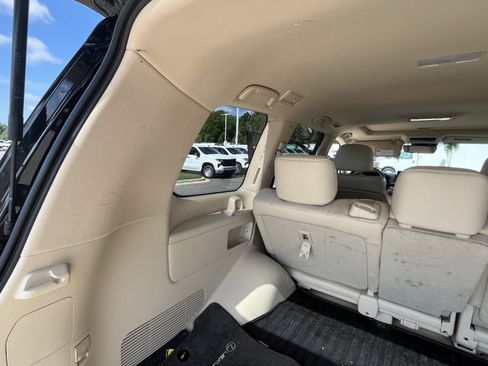 Used 2021 Lexus LX 570 4WD w/ Luxury Package image 32