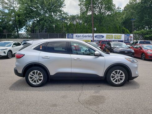 Used 2020 Ford Escape SE FWD image 3