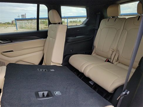 New 2025 Jeep Grand Cherokee L Limited image 8