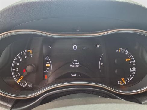 Used 2017 Jeep Grand Cherokee Limited w/ Luxury Group II image 25