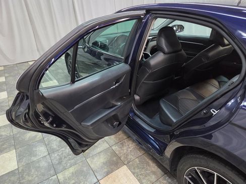 Used 2021 Toyota Camry SE image 11