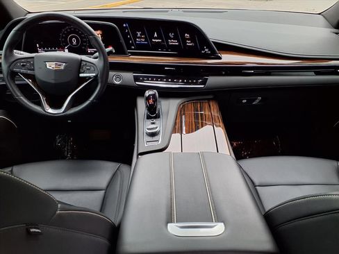 Used 2024 Cadillac Escalade ESV Luxury RWD image 16