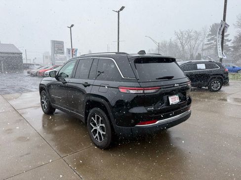 Used 2023 Jeep Grand Cherokee Limited image 5