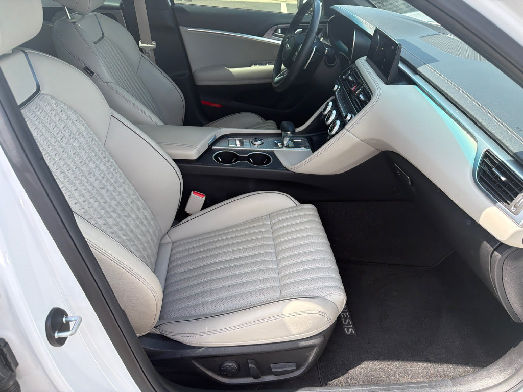 Used 2023 Genesis G70 2.0T w/ Sport Prestige Package RWD image 15