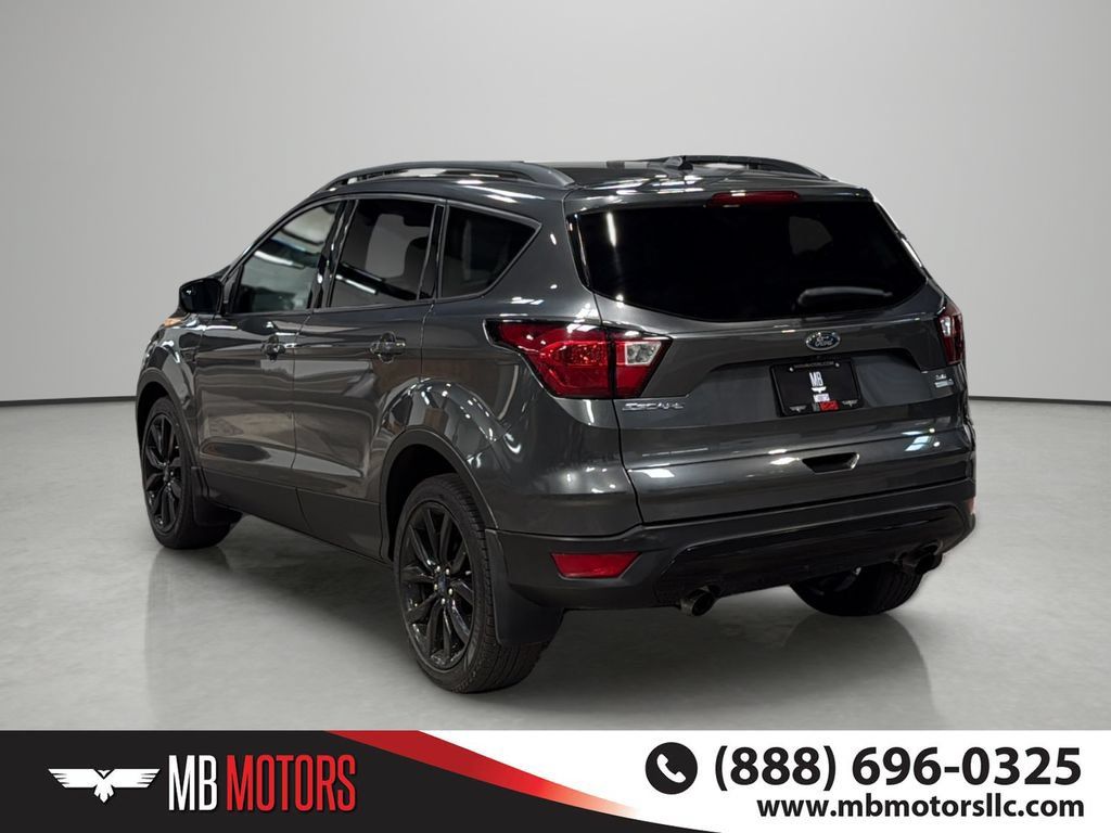 Used 2019 Ford Escape SE w/ SE Sport Appearance Package AWD/4WD image 3