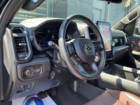 Used 2025 RAM 1500 Limited AWD/4WD image 19