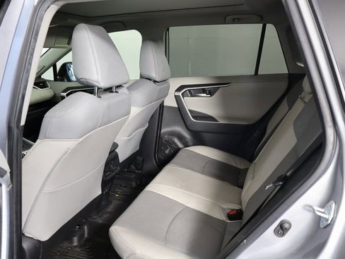 Used 2020 Toyota RAV4 Limited image 11