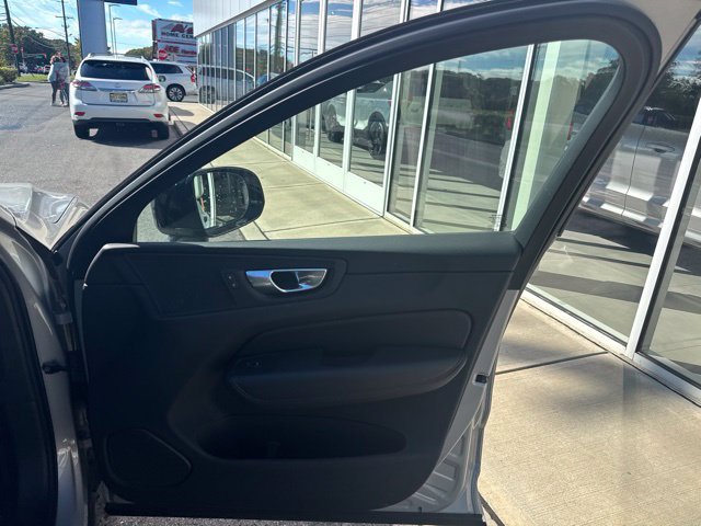 Certified 2025 Volvo XC60 B5 Plus AWD/4WD image 14