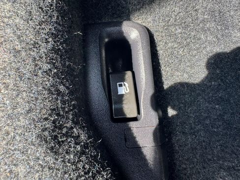 Used 2018 Subaru Forester 2.5i Premium w/ All-Weather Package AWD/4WD image 16