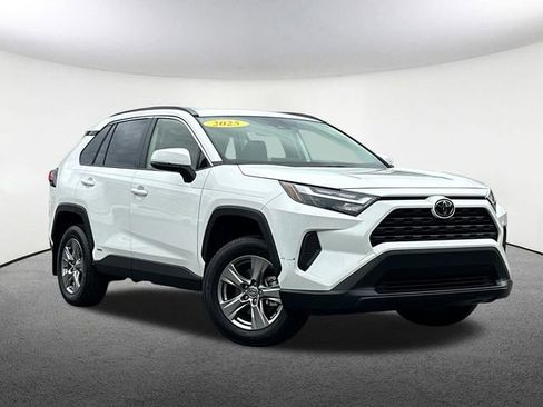 Used 2025 Toyota RAV4 LE AWD/4WD image 2