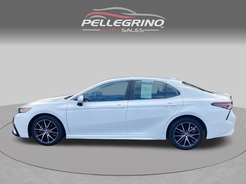 Used 2023 Toyota Camry SE FWD image 3