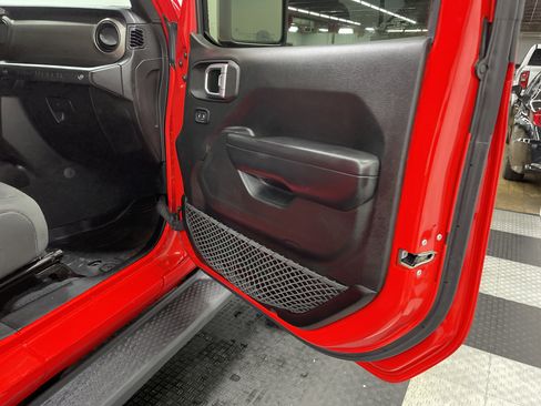 Used 2018 Jeep Wrangler Unlimited Sport S AWD/4WD image 23