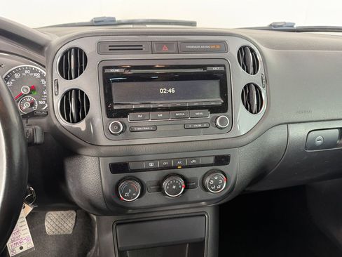 Used 2014 Volkswagen Tiguan S image 24