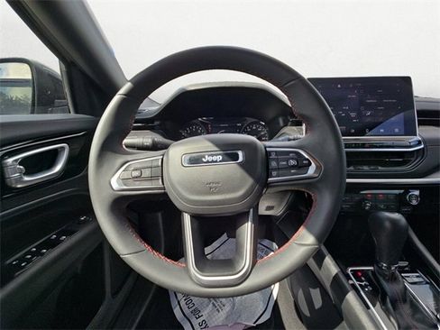 Used 2024 Jeep Compass Trailhawk image 12