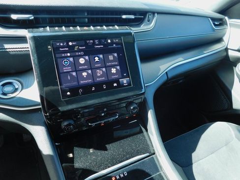 Used 2023 Jeep Grand Cherokee L Laredo image 29