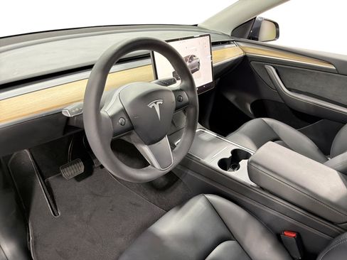 Certified 2023 Tesla Model Y Long Range AWD/4WD image 9