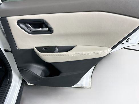 Used 2025 Nissan Rogue SV FWD image 29