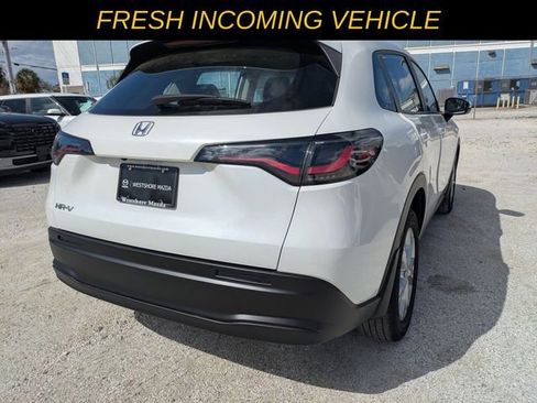 Used 2023 Honda HR-V LX image 3