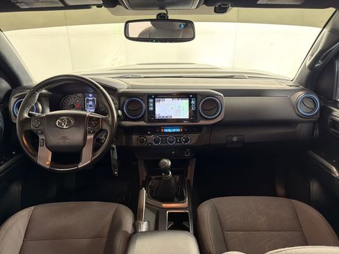 Used 2016 Toyota Tacoma TRD Sport image 16
