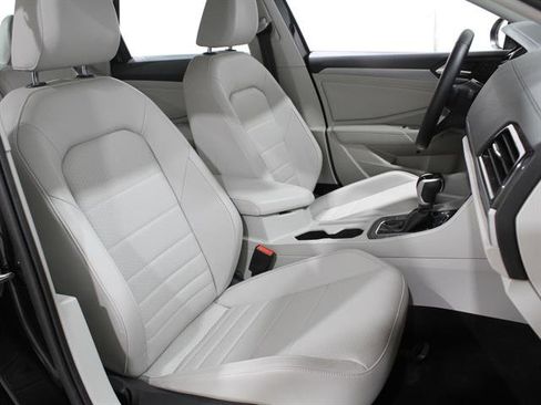 Certified 2023 Volkswagen Jetta SE image 15