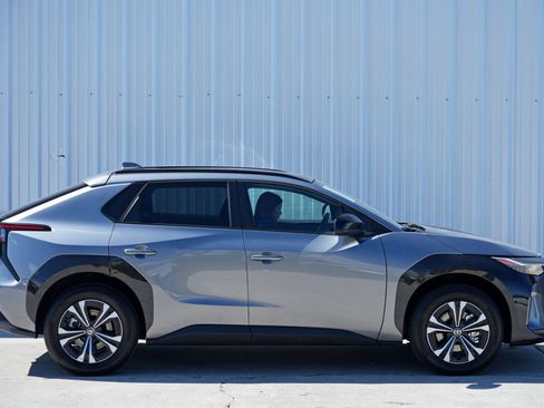 Used 2023 Toyota bZ4X XLE image 51