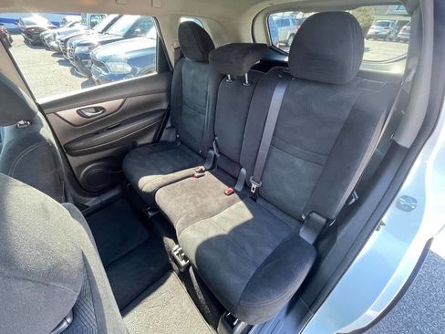 Used 2016 Nissan Rogue SV w/ SV Premium Package image 26