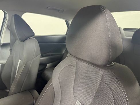 Used 2025 Hyundai Elantra SE FWD image 12