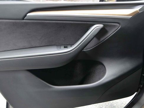 Used 2024 Tesla Model Y Long Range image 6