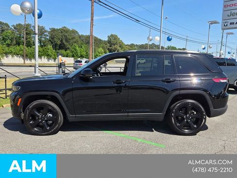 Used 2025 Jeep Grand Cherokee Limited w/ Luxury Tech Group II RWD image 5