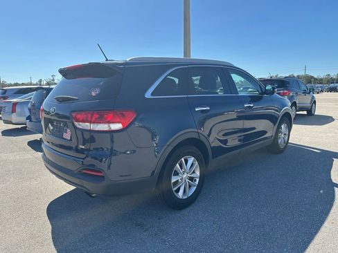 Used 2017 Kia Sorento LX image 8