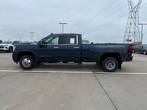Used 2021 GMC Sierra 3500 Denali w/ Technology Package AWD/4WD image 3