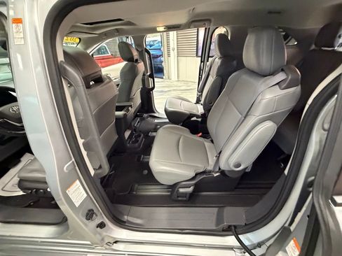 Used 2022 Toyota Sienna XLE image 50
