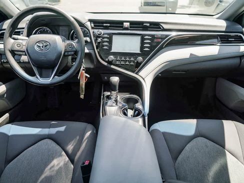Used 2018 Toyota Camry LE FWD image 11