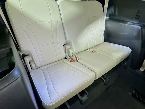 Used 2024 Buick Enclave Essence image 24