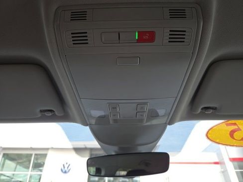 Used 2025 Volkswagen Taos SE image 20