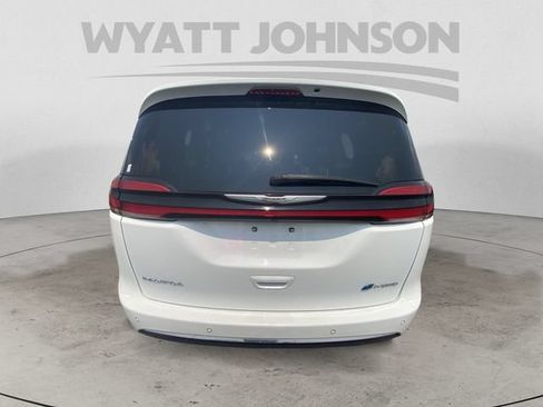 Used 2023 Chrysler Pacifica Limited FWD image 8