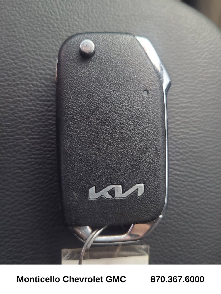 Used 2025 Kia Soul LX w/ LX Technology Package FWD image 29