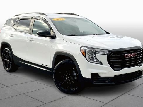 Certified 2022 GMC Terrain SLE w/ Driver Convenience Package image 2